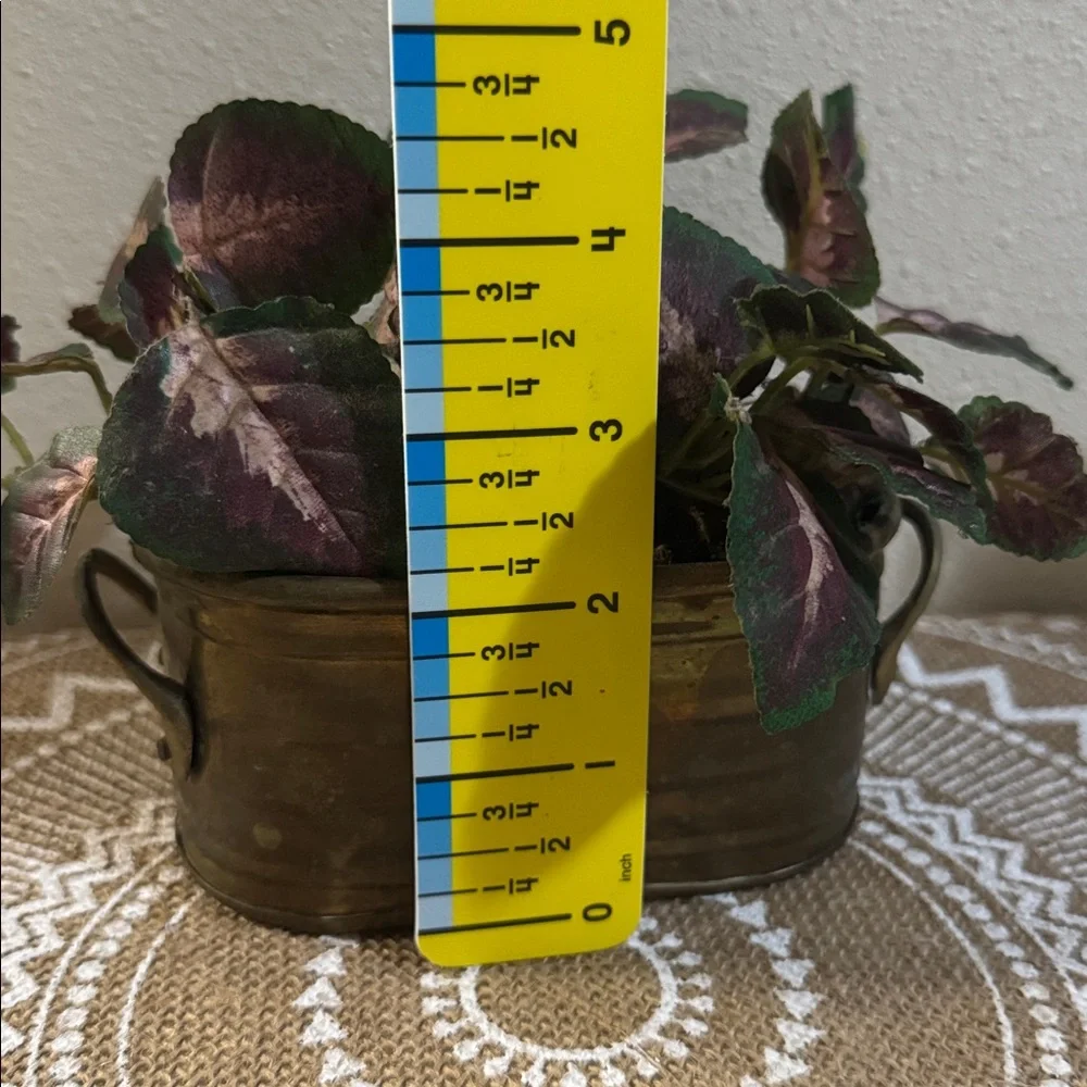 VTG Brass (India) planter with foliage & Brass vase (Italy) broken handle set